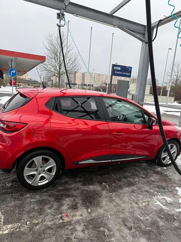 Gebraucht Renault Clio IV 118 PS (86 kW) 2016 Rot Limousine