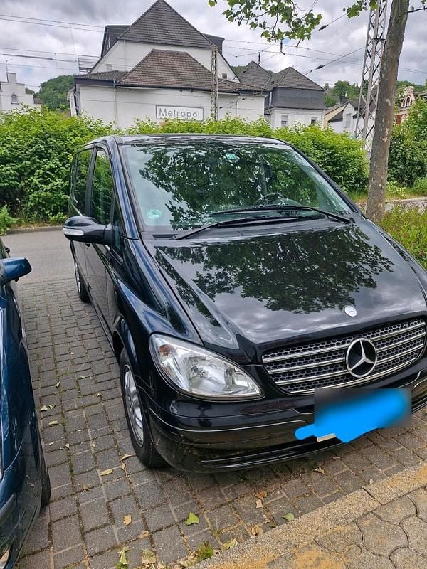 Schwarz Gebraucht 2024 Mercedes Viano Van / Kleinbus | 9.200 € - Bild 1/4