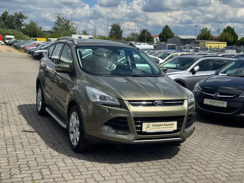 Gebraucht Ford Kuga Titanium 163 PS (119 kW) 2013 Braun SUV