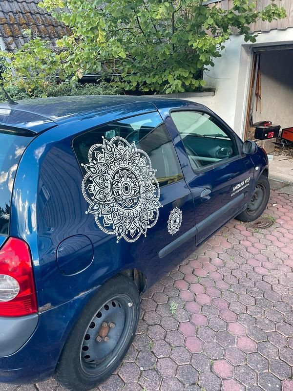 Blau Gebraucht 2004 Renault Clio II Kleinwagen | 200 € - Bild 1/4