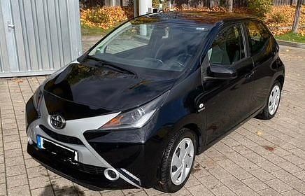Schwarz Gebraucht 2016 Toyota Aygo X-clusiv Kleinwagen | 7.990 € (Fairer Preis) - Bild 1/4