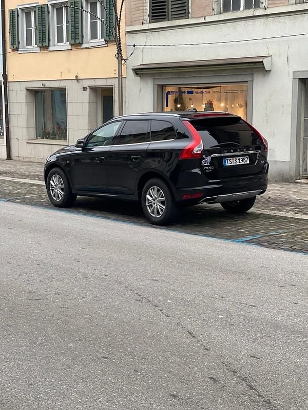 Schwarz Gebraucht 2015 Volvo XC60 SUV | 17.000 € (Fairer Preis) - Bild 1/4