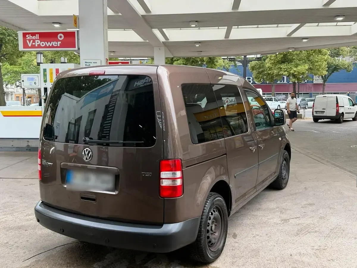 Gebraucht VW Caddy 105 PS (77 kW) 2011 Braun Van / Kleinbus