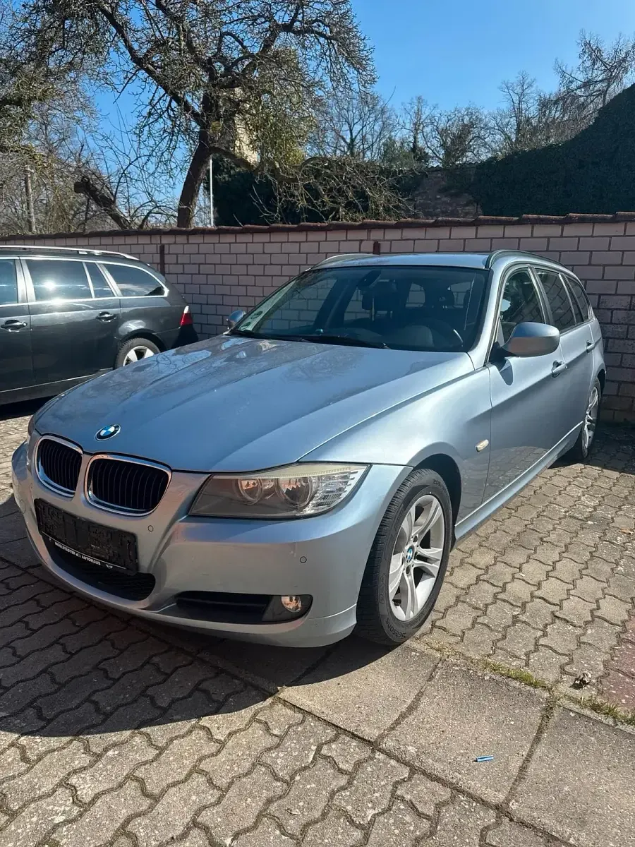 Second-hand BMW 318 143 CP (105 kW) 2010 Albastru Break