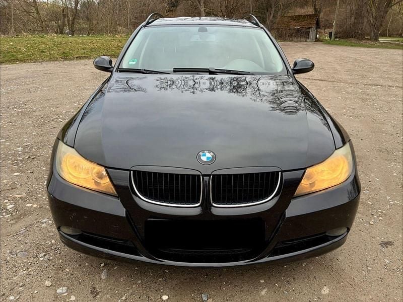 Gebraucht BMW 320 177 PS (130 kW) 2007 Schwarz Kombi