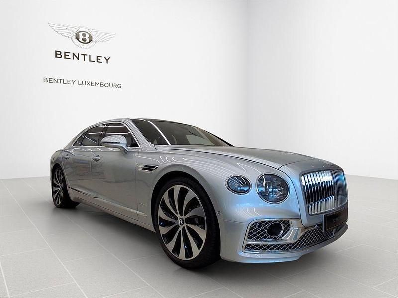 Gebraucht Bentley Flying Spur 551 PS (405 kW) 2024 Silber Limousine