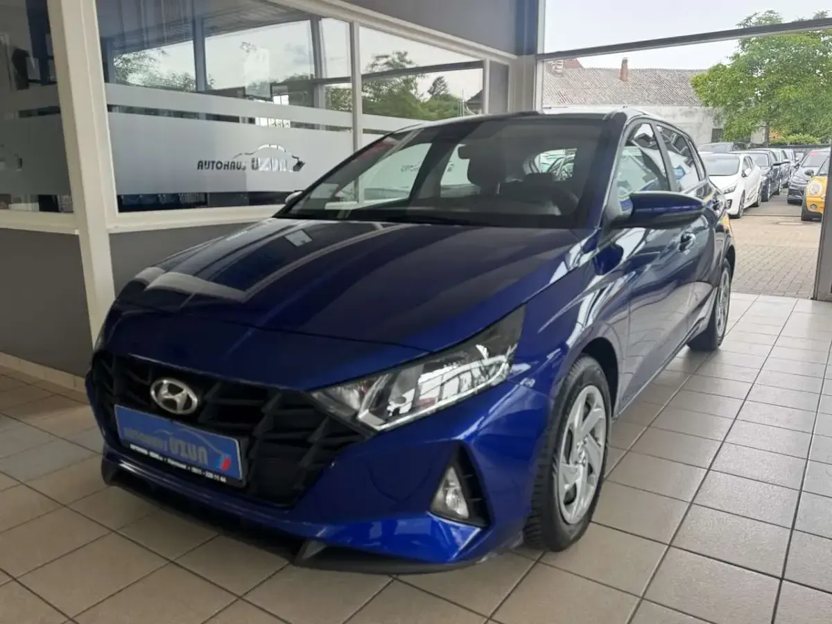 Gebraucht Hyundai i20 Pure 84 PS (61 kW) 2023 Blau Kleinwagen