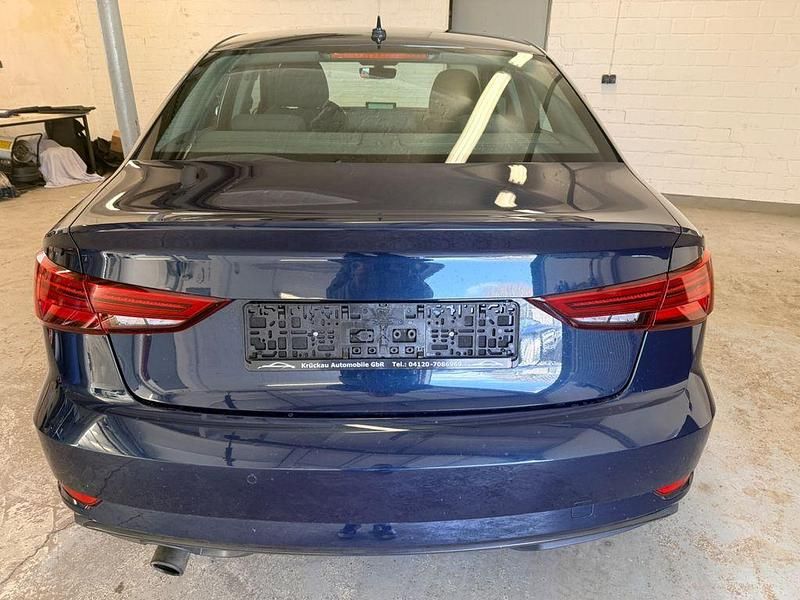 Gebraucht Audi A3 Sport 116 PS (85 kW) 2017 Blau Limousine