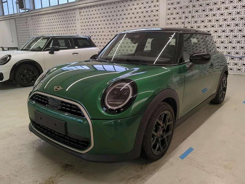 Grün Gebraucht 2024 Mini Cooper Favoured Kleinwagen | 26.612 € (Fairer Preis) - Bild 1/4