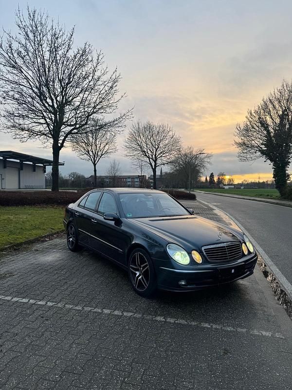Gebraucht Mercedes E350 272 PS (200 kW) 2005 Andere farben Limousine