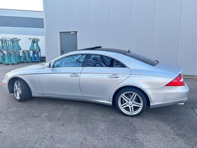Gebraucht Mercedes CLS500 327 PS (240 kW) 2005 Silber Coupé