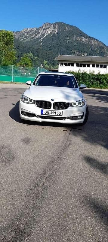 Weiß Gebraucht 2015 BMW 320 Gran Turismo Luxury Line Limousine | 14.350 € (Fairer Preis) - Bild 1/4