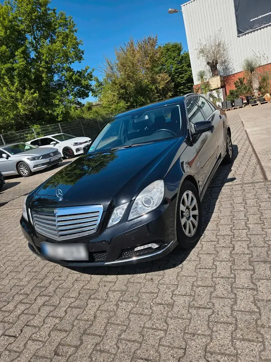 Gebraucht Mercedes E220 170 PS (125 kW) 2009 Schwarz Limousine
