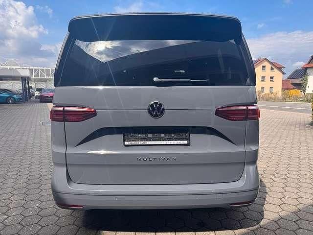 Second-hand VW Multivan 150 CP (110 kW) 2024 Gri Monovolum