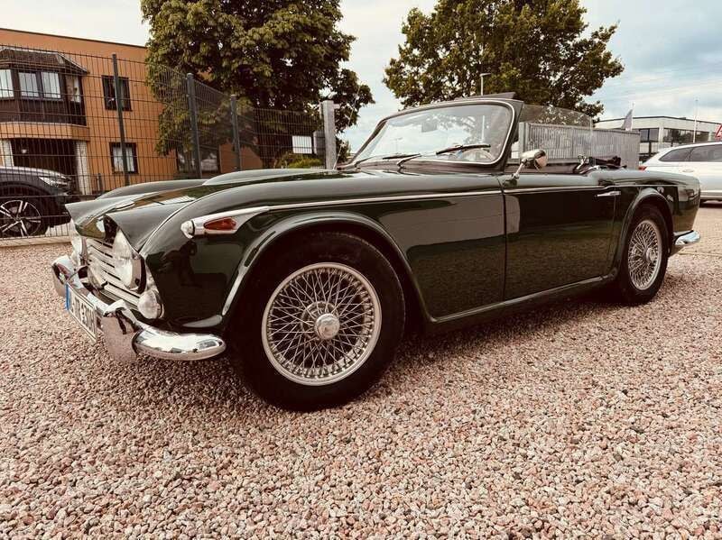 Grün Gebraucht 1965 Triumph TR4 Cabrio | 31.000 € - Bild 1/4
