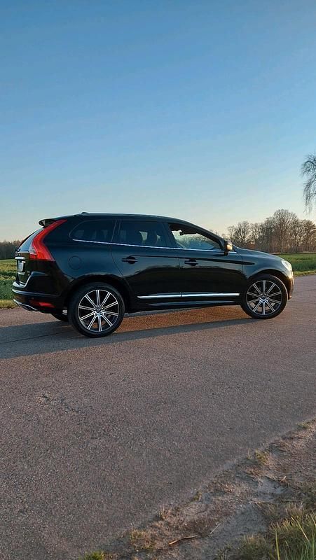 Schwarz Gebraucht 2014 Volvo XC60 Summum SUV | 17.999 € - Bild 1/4