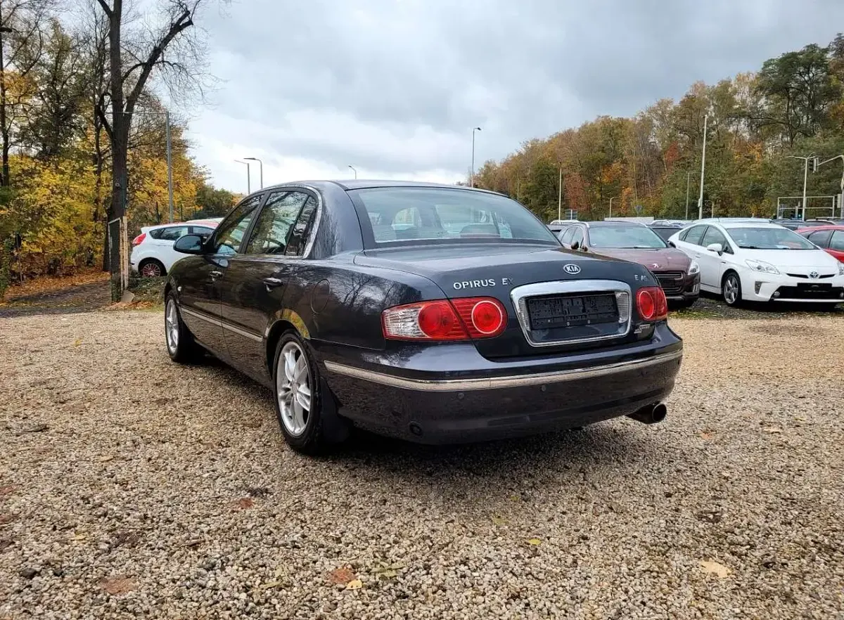 Gebraucht Kia Opirus 203 PS (149 kW) 2005 Grau Limousine