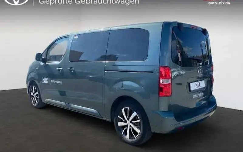 Gebraucht Toyota Proace Verso 180 PS (132 kW) 2026 Grün Kombi