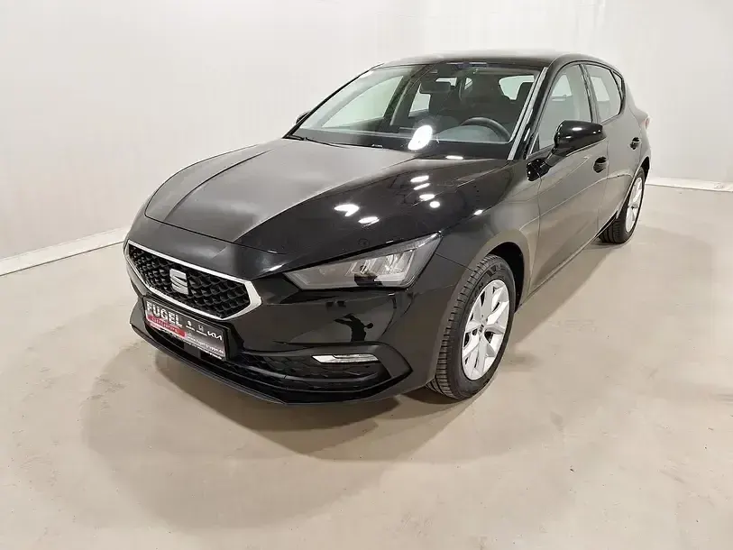 Używany Seat Leon Style 131 KM (96 kW) 2022 Czarny Sedan/Limuzyna