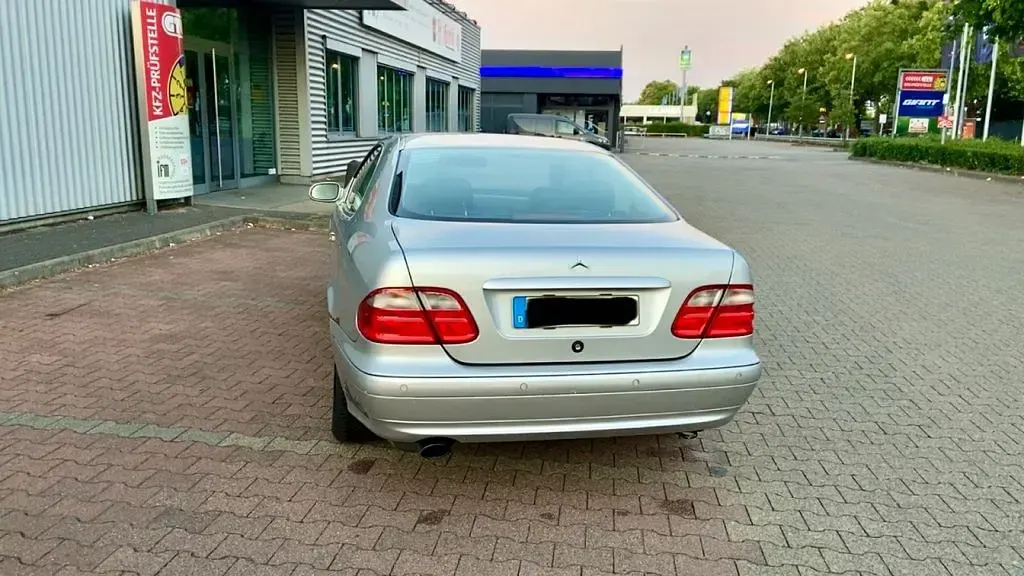 Gebraucht Mercedes CLK320 Elegance 218 PS (160 kW) 2000 Silber Coupé
