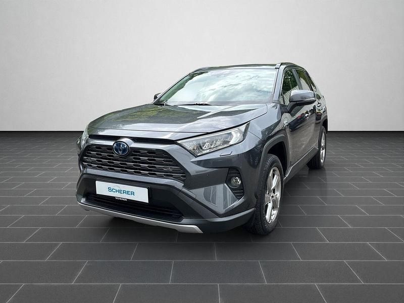 Grey metallic (metallic) Gebraucht 2021 Toyota RAV4 Hybrid Team SUV | 28.900 € (Superpreis) - Bild 1/4