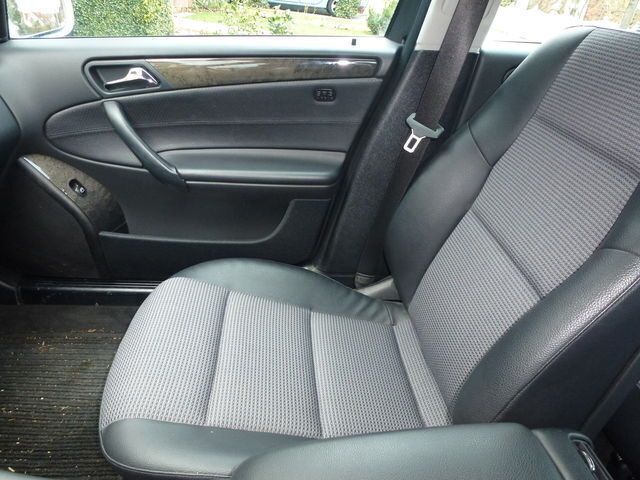 Gebraucht Mercedes C220 Avantgarde 150 PS (110 kW) 2005 Silber metallic Limousine