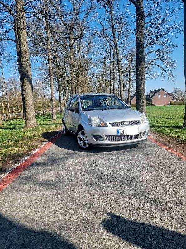 Gebraucht Ford Fiesta Ambiente 60 PS (44 kW) 2008 Silber Limousine