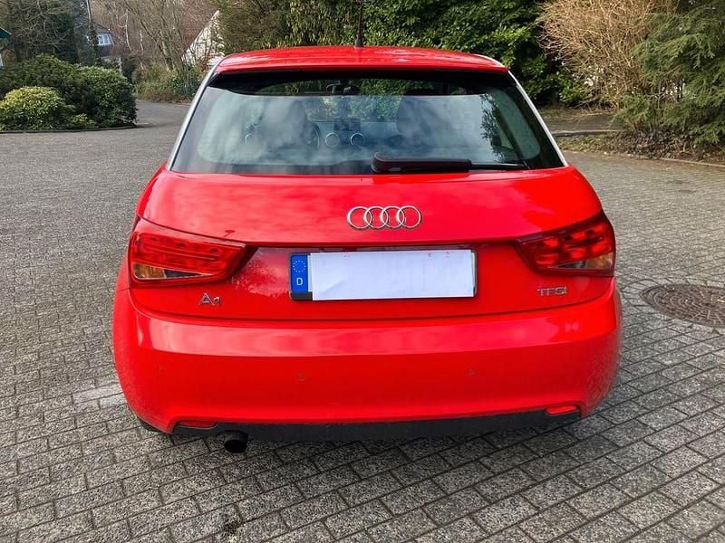 Gebraucht Audi A1 Attraction 86 PS (63 kW) 2011 Rot Kleinwagen