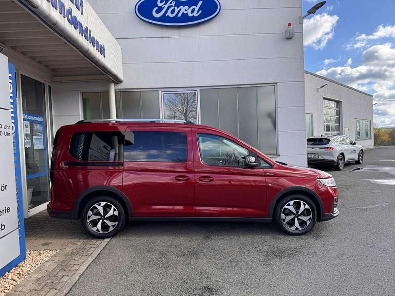 Gebraucht Ford Tourneo Active 114 PS (83 kW) 2024 Cyclone maple red Van / Kleinbus