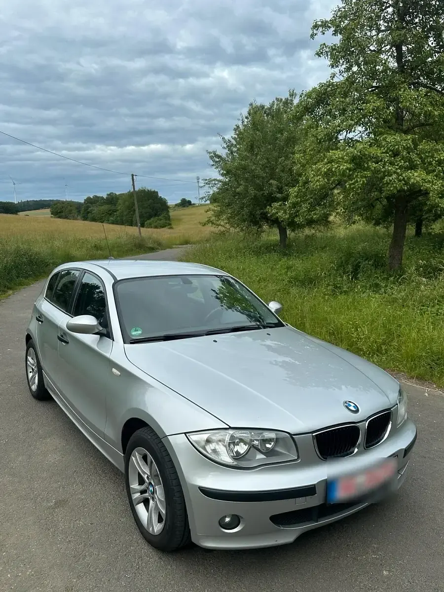 Gebraucht BMW 118 122 PS (89 kW) 2004 Silber Kleinwagen