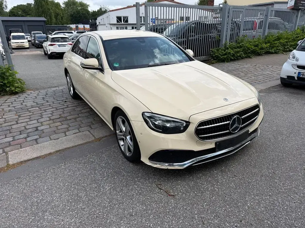 Gebraucht Mercedes E200 160 PS (117 kW) 2022 Beige Limousine
