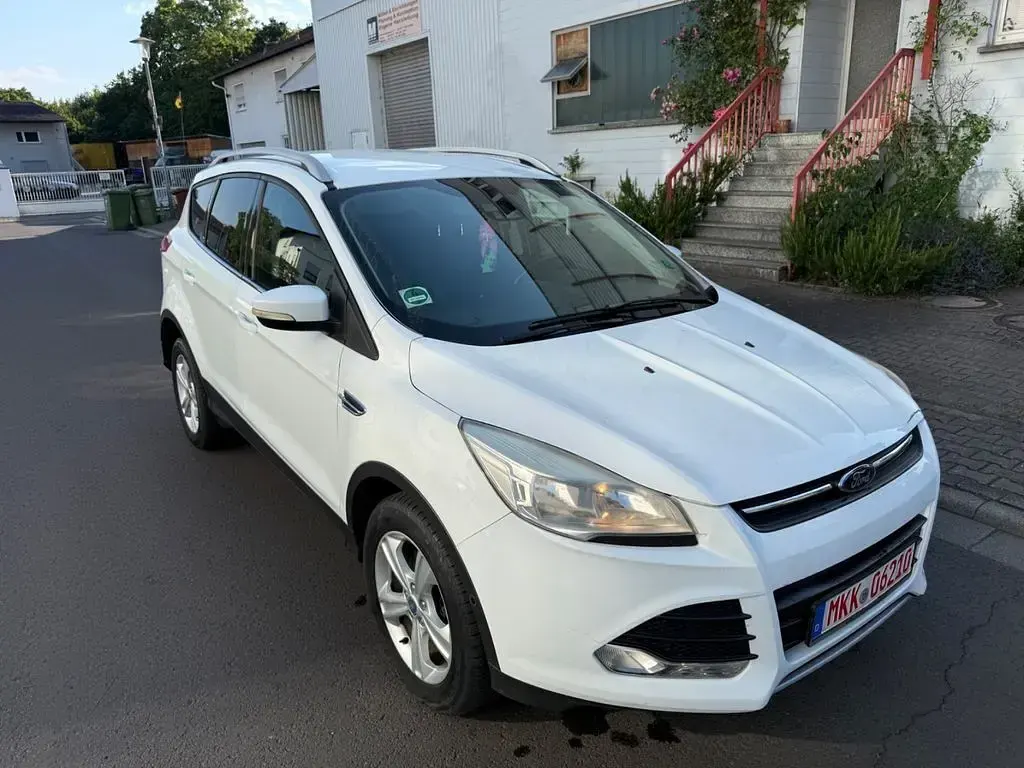 Gebraucht Ford Kuga Titanium 163 PS (119 kW) 2013 Weiß SUV