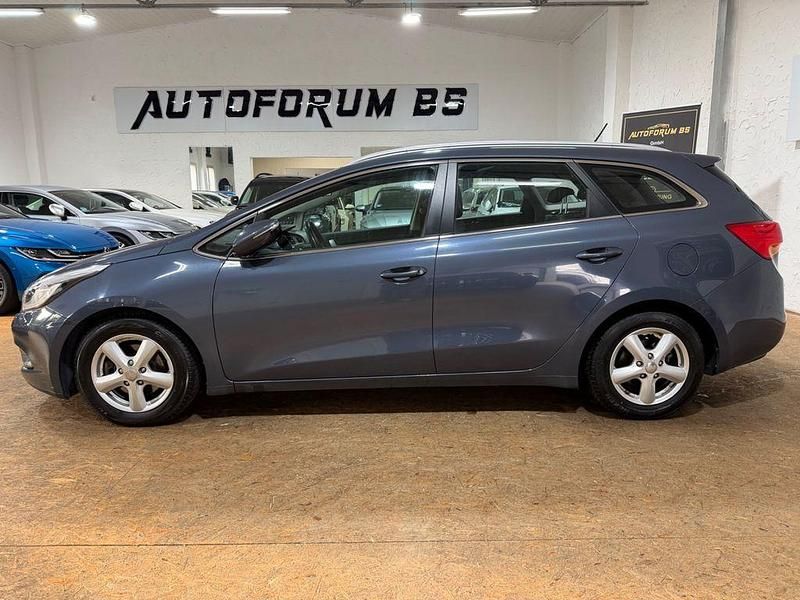 Gebraucht Kia Ceed Sportswagon 128 PS (94 kW) 2013 Blau Kombi