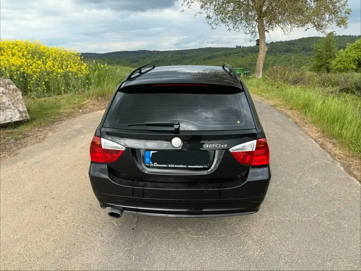 Używany BMW 320 2008 Czarny Kombi