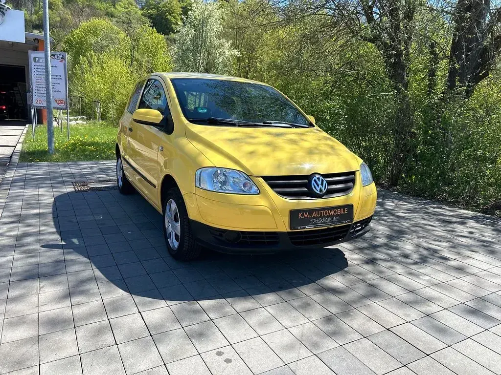 Usado VW Fox Basis 54 CV (39 kW) 2005 Amarillo Utilitario
