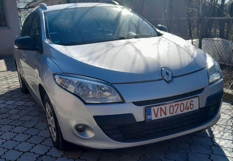 Gebraucht Renault Mégane III Expression 110 PS (80 kW) 2012 Silber Limousine