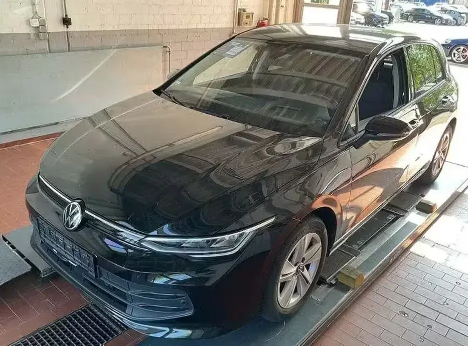 Gebraucht VW Golf VIII Life 116 PS (85 kW) 2024 Limousine