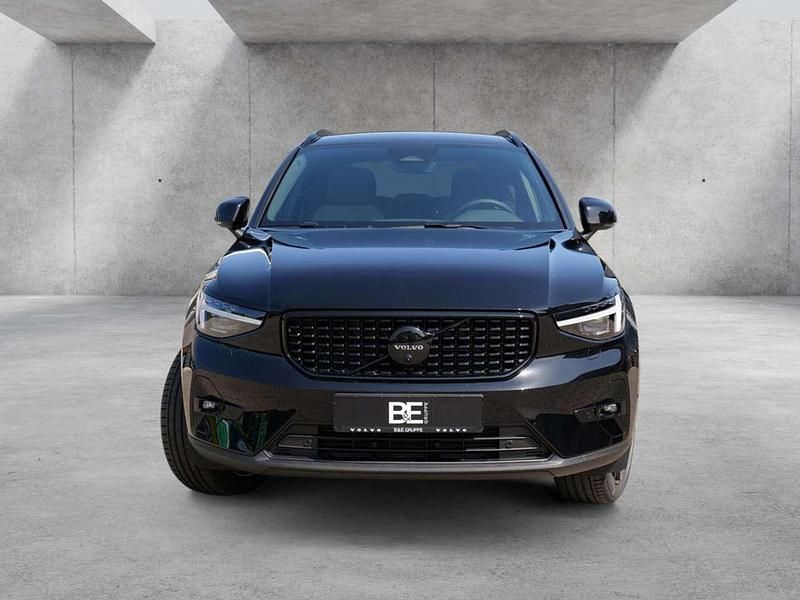 Neu Volvo XC40 Plus 197 PS (144 kW) 2025 Onyx schwarz SUV