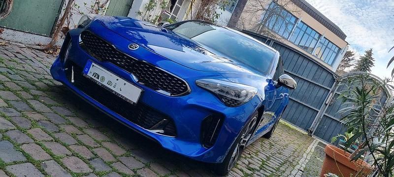 Blau Gebraucht 2017 Kia Stinger Kleinwagen | 33.900 € (Teuer) - Bild 1/4