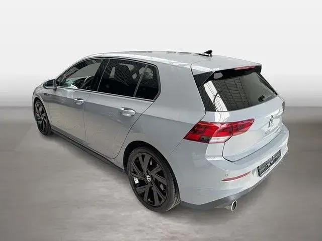 Gebraucht VW Golf VIII GTI 245 PS (180 kW) 2024 Grau Limousine
