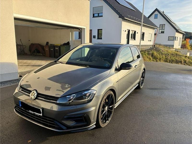 Grau Gebraucht 2017 VW Golf R Limousine | 22.990 € (Fairer Preis) - Bild 1/4