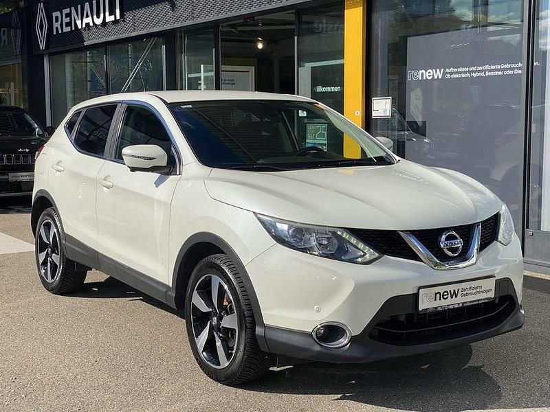 Weiß Gebraucht 2016 Nissan Qashqai N-Connecta SUV | 11.800 € (Guter Preis) - Bild 1/4