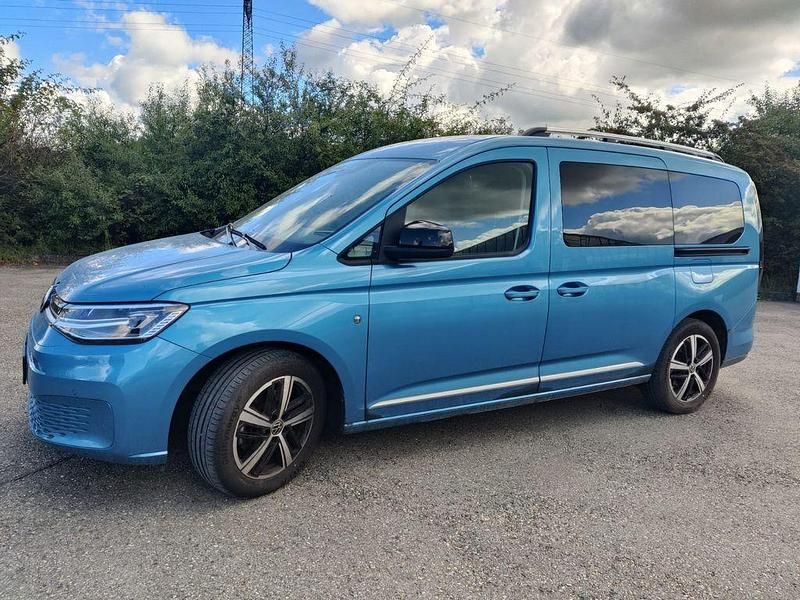 Blau Gebraucht 2023 VW Caddy Maxi Style Van / Kleinbus | 29.900 € (Guter Preis) - Bild 1/4