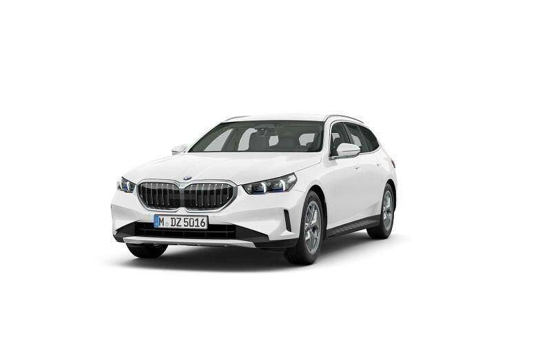 Gebraucht BMW 520 197 PS (144 kW) 2025 Alpinweiß uni Kombi