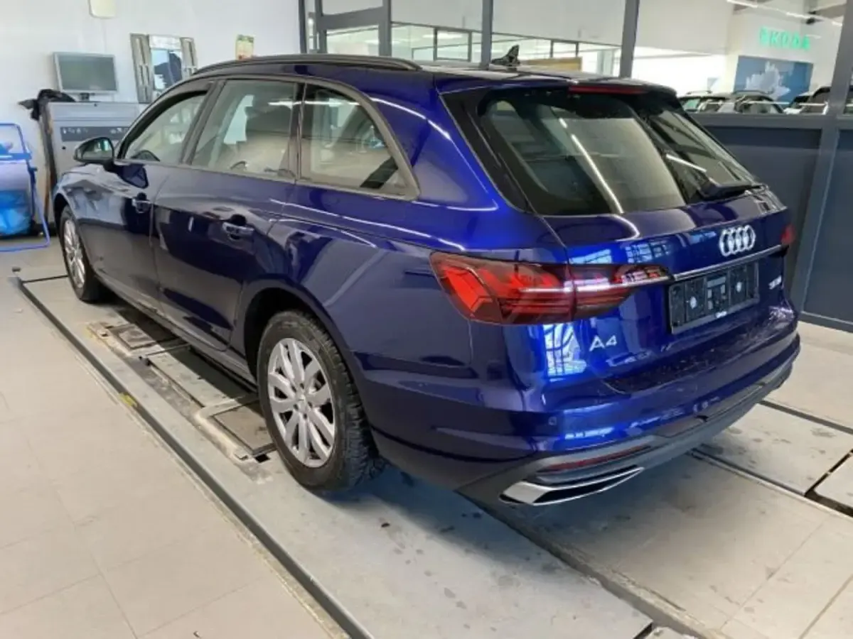 Gebraucht Audi A4 Basis 122 PS (89 kW) 2021 Kombi