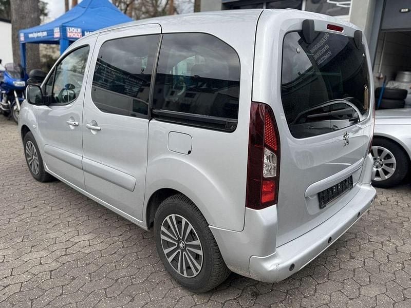 Gebraucht Peugeot Partner Tepee 120 PS (88 kW) 2018 Silber Van / Kleinbus