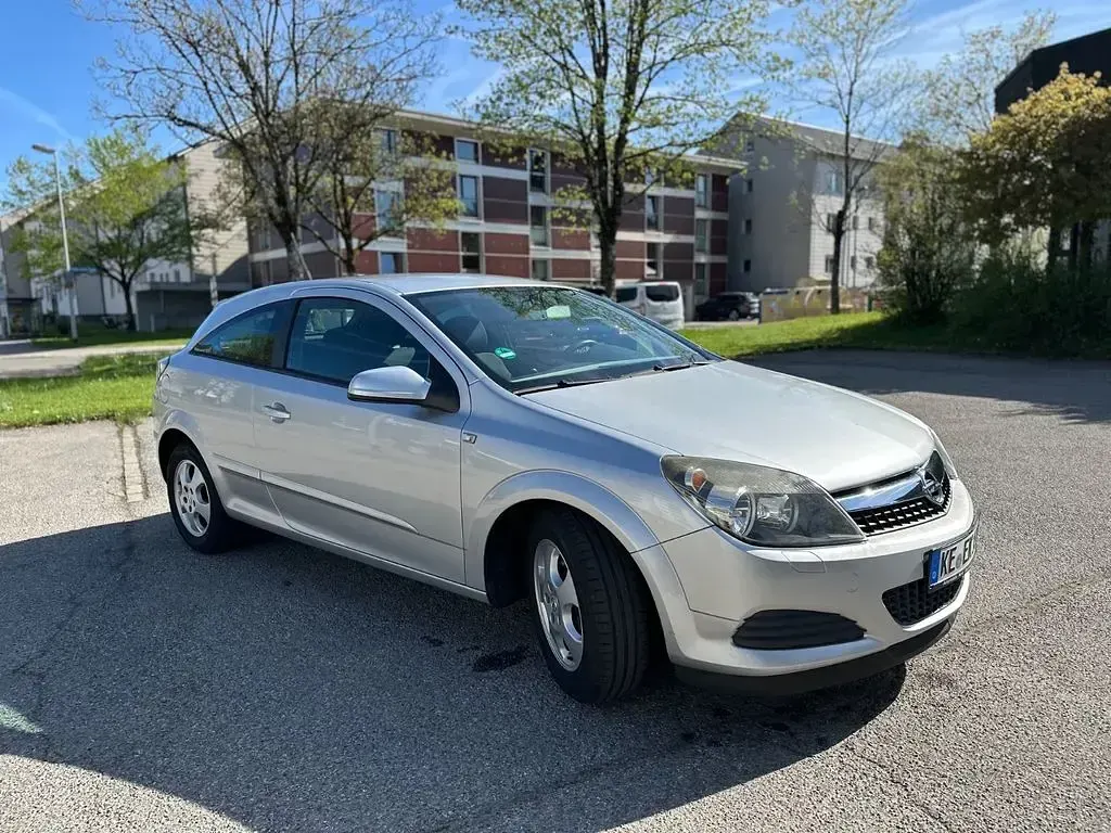 Gebraucht Opel Astra GTC 90 PS (66 kW) 2008 Silber Limousine