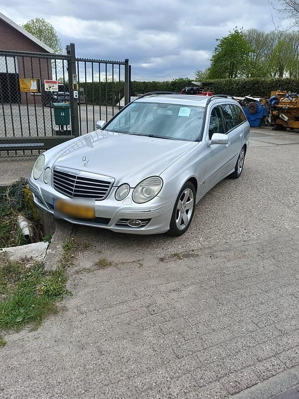 Usata Mercedes E350 272 CV (200 kW) 2007 Argento Station wagon