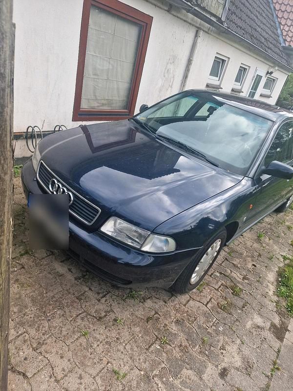 Blau Gebraucht 1996 Audi A4 Limousine | 600 € - Bild 1/4