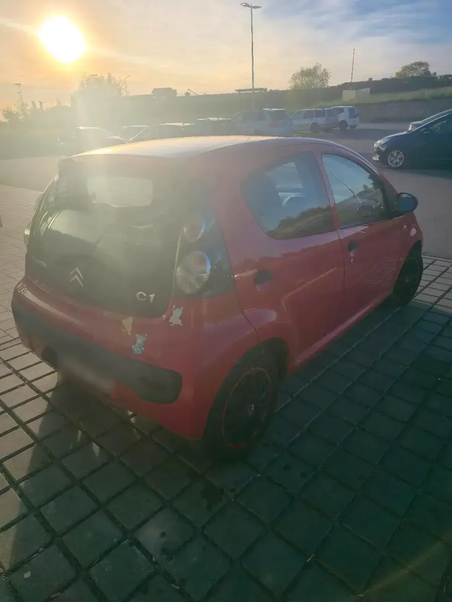 Second-hand Citroën C1 68 CP (50 kW) 2011 Roșu Hatchback